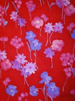 Viskose -Aquarellblüten auf Rubinrot- Blumenprint