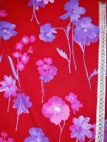 Viskose -Aquarellblüten auf Rubinrot- Blumenprint